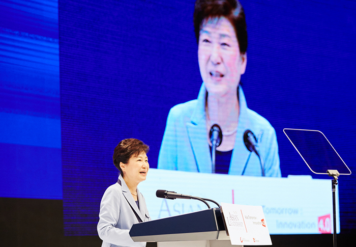 President Park Geun-hye says that Korea will follow the path of endless innovation and never settle for only positive comments from the international community. She was speaking at the seventh Asian Leadership Conference in Seoul on May 17.