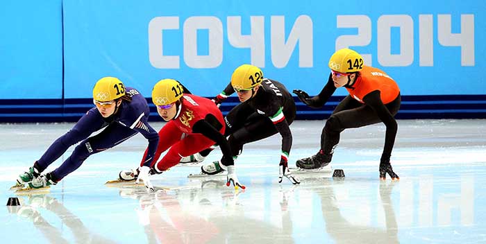 Short track speed skater Shim Suk-hee(front) takes the lead during the ladies’ 1,500-meter race held in the Iceberg Skating Palace in Sochi, Russia, during the Olympic Winter Games 2014. (photo courtesy of the Korean Olympic Committee)