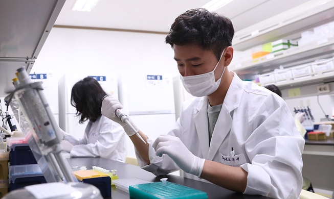 Séoul autorise un nouveau kit multi-diagnostic du Covid-19 et de la grippe