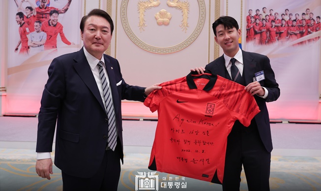 Le président Yoon organise un dîner pour l'équipe nationale de football