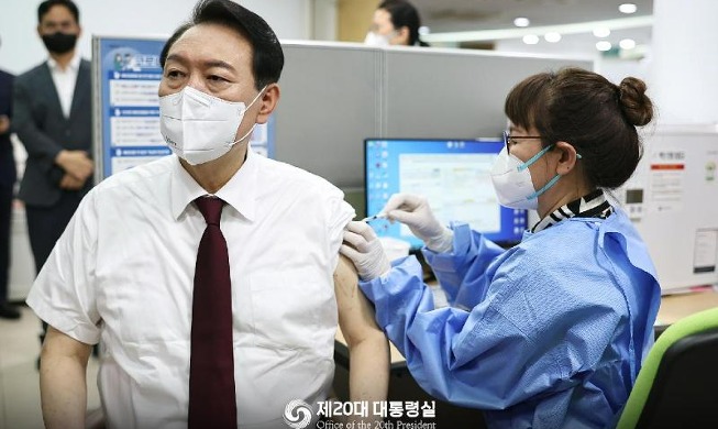 Covid-19 : le président Yoon appelle à se préparer à une quatrième dose de vaccin