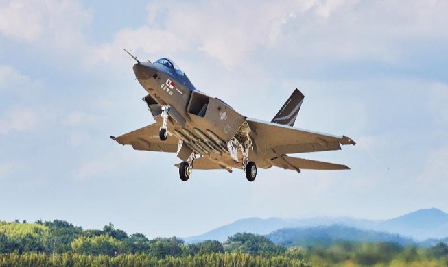 L’avion de chasse KF-21 réussit son premier vol d'essai