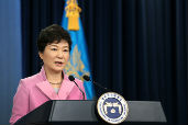 La Présidente Park consacre sa première conférence de presse de l'année à l'économie et à l'unification