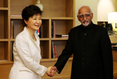 La Présidente Park a tenu une série d’entretiens en Inde 