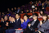 La Présidente Park assiste à une projection cinématographique à l’occasion de la Première Journée de la Culture 