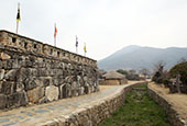 Revenir six siècles en arrière au village fortifié de Naganeupseong