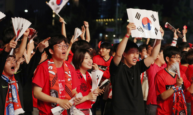 Coupe du monde 2018 : les supporteurs sud-coréens se rassemblent à la Place Gwanghwamun