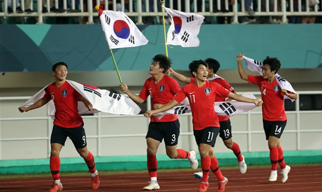 Jeux asiatiques de 2018 : l’équipe sud-coréenne célèbre l'or en football et baseball (J15)