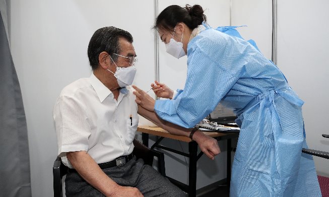 Covid-19 : plus d'un million de personnes ont reçu leur premier vaccin en Corée