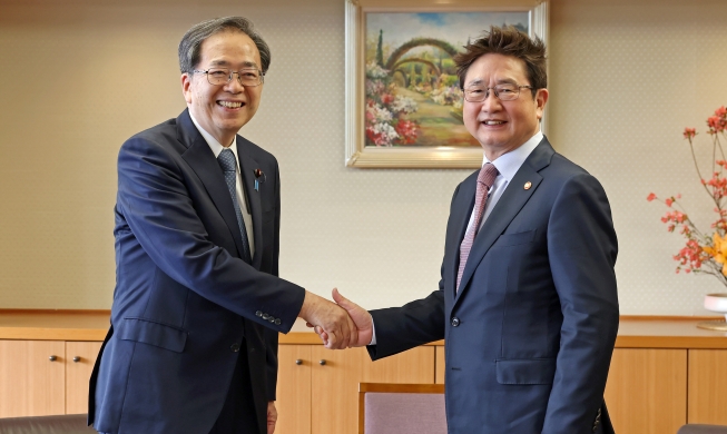Le ministre japonais du tourisme qualifie la Corée de « nation empreinte d'une grande grâce culturelle »