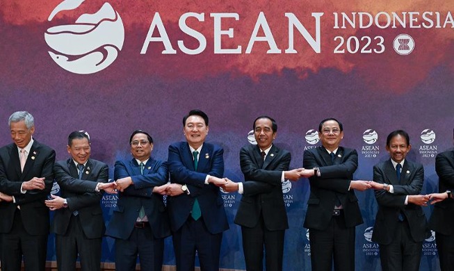 Prospérité commune, dialogue trilatéral, coopération... les interventions du président Yoon aux sommets de l'Asean