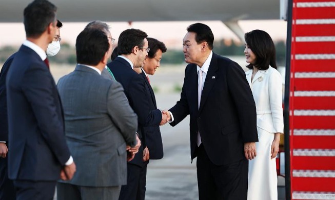 Le président Yoon arrive à Madrid pour tenir un sommet Corée-Aust...