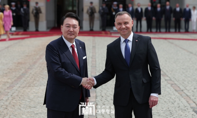En images : la tournée du président sud-coréen en Europe de l’Est