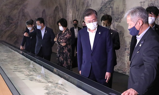 La visite du président Moon au Musée national de Corée