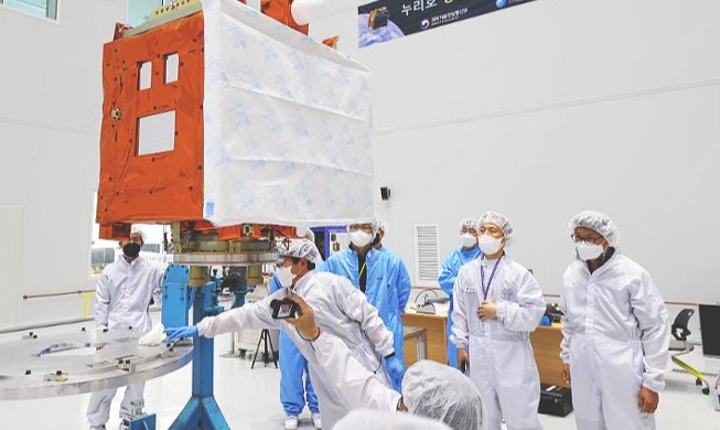 Deux satellites transportés par « Nuri » communiquent avec des stations terrestres