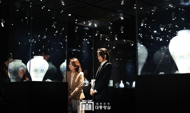 Kim Keon Hee et Yuko Kishida visitent le Leeum Museum of Art