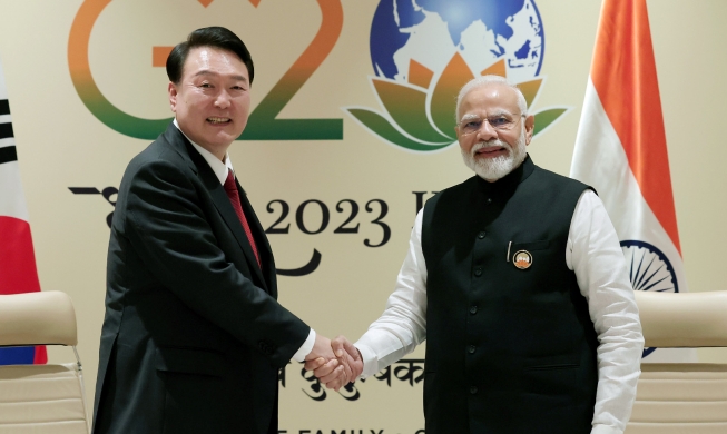 Yoon Suk Yeol et le Premier ministre indien Narendra Modi célèbrent les 50 ans de relations entre leurs deux pays