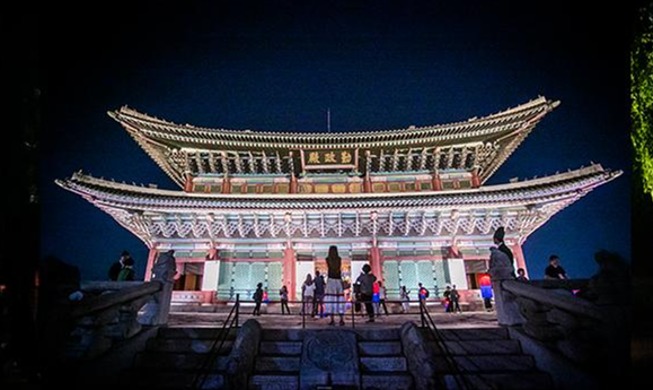 Réservez pour les nocturnes du palais Gyeongbok !