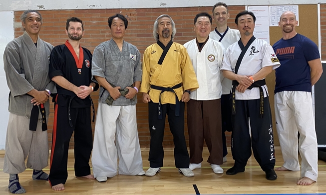 Un beau succès pour le Festival des arts martiaux coréens de Montpellier et pour la première fois le Grand-Maître Ki-Hyun Do venu de Corée y enseigne le Hopaesool !