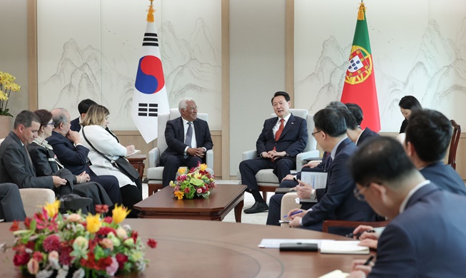 Yoon Suk Yeol reçoit le Premier ministre portugais
