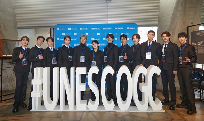 Conférence de presse de Seventeen à l'occasion du 13e Forum des Jeunes de l'Unesco