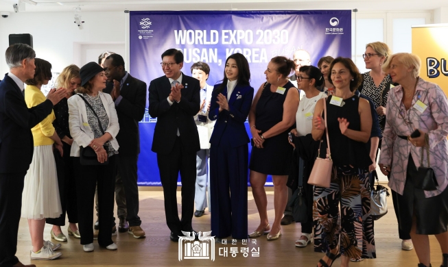 Au centre culturel coréen de Paris, Kim Keon Hee vante « la chaleur de Busan »