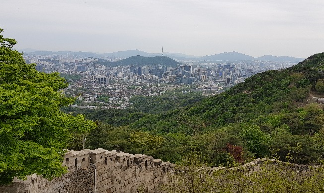 Marcher, courir, rouler à Séoul #1 : marcher le long de la forteresse de Séoul