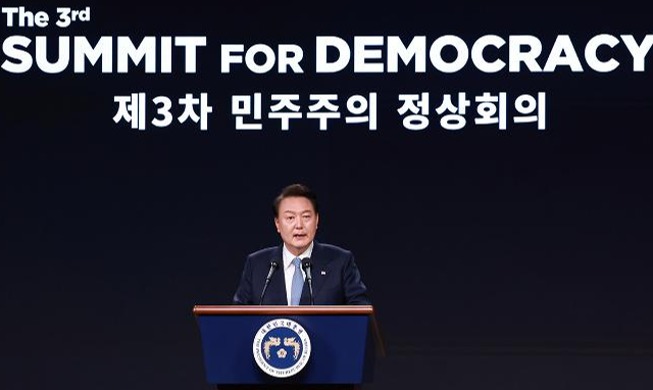 Yoon Suk Yeol : « Les nouvelles technologies doivent contribuer à la défense de la démocratie »