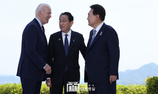Les chefs d'État sud-coréen, japonais et américain se réuniront le mois prochain