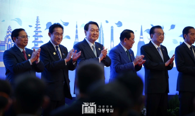 En images : la première visite du président Yoon en Asie du Sud-E...