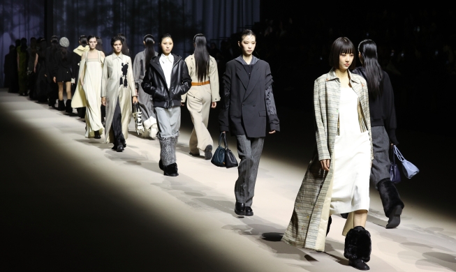 Ouverture de la Seoul Fashion Week automne-hiver 2024