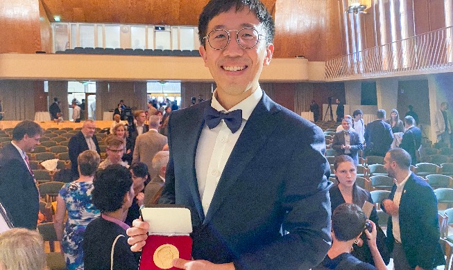 Un mathématicien américain d'origine coréenne récompensé de la prestigieuse médaille Fields