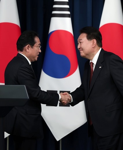 Le président Yoon Suk Yeol et le Premier ministre Fumio Kishida s'accordent pour renforcer la relation avec les États-Unis