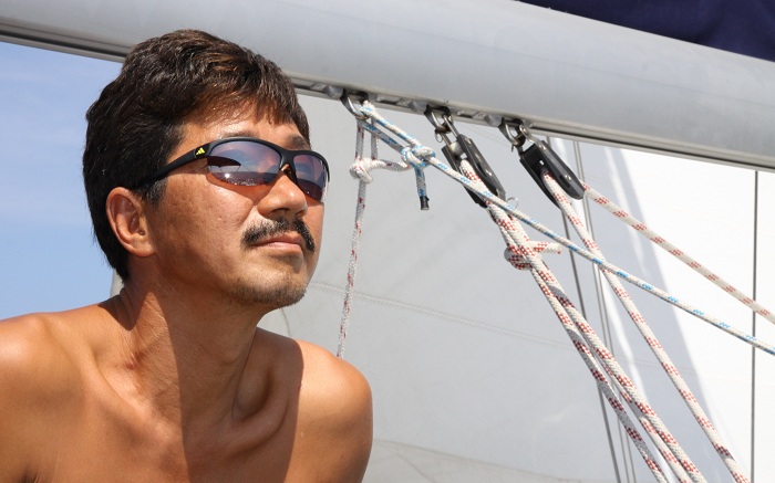 Le navigateur Kim Seung-jin sur son bateau, avant qu'il n'entame sa grande aventure.