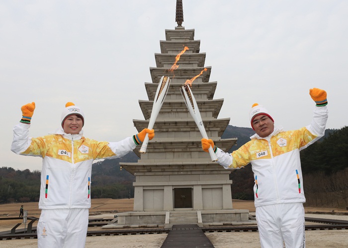171204_olympictorch_art1.jpg