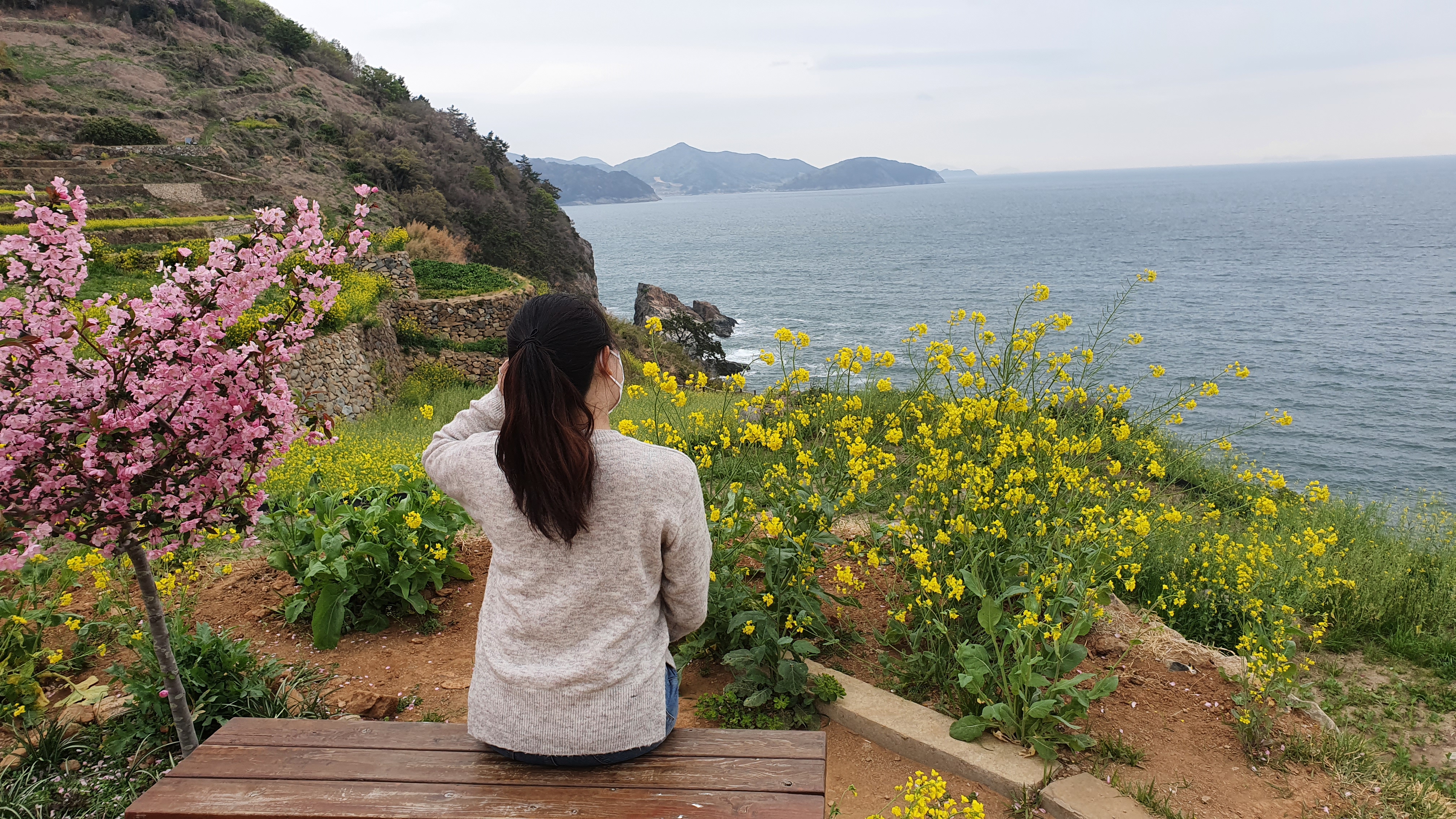 Le village de Gacheon Daraengi ne compte pas seulement des rizières, mais aussi de nombreux cafés et restaurants où il fait bon se détendre en raison de la beauté de la vue. ⓒ Kim Hyelin / Korea.net