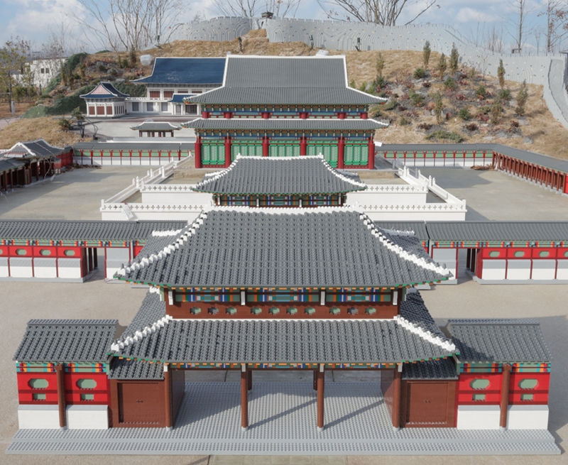 Une réplique massive en Lego du palais Gyeongbok est exposée au Legoland Korea Resort à Chuncheon, dans la province de Gangwon. ⓒ Compte Facebook du Legoland Korea Resort