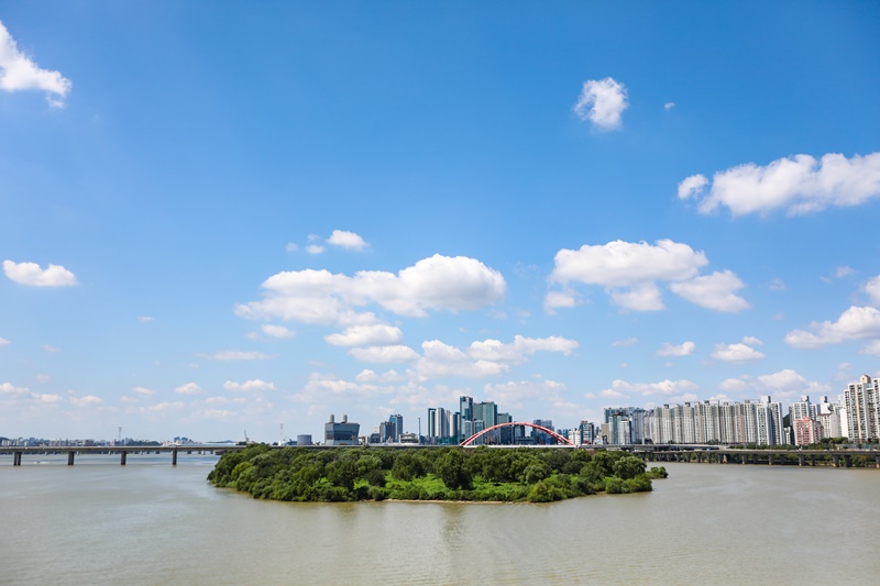L’île de Hangang Bamseom (au centre) sur la rivière Han.