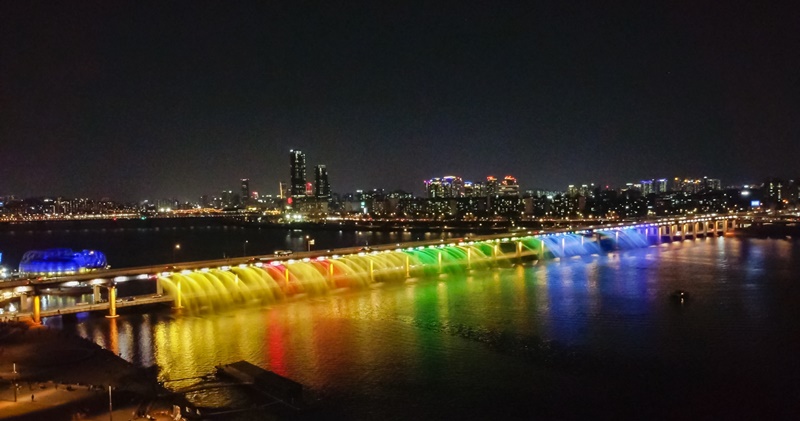 Pont de Banpo et fontaine arc-en-ciel.