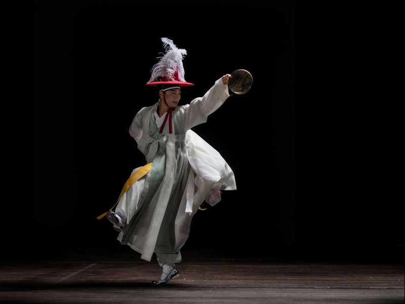 Une scène de la danse rituelle Binari Jinsoe. © Centre national du Gugak de Busan 