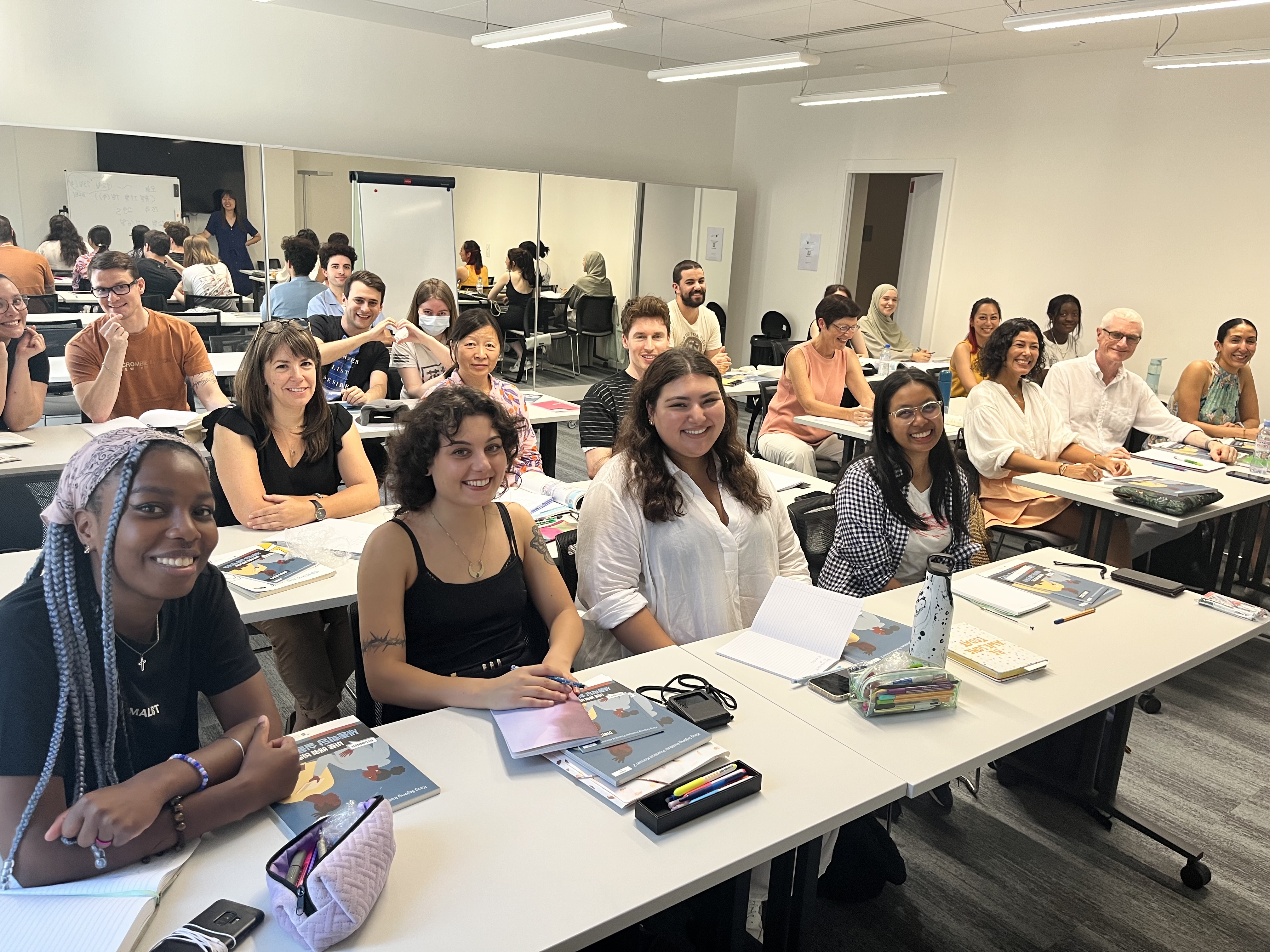 Une vingtaine d’étudiants font leur rentrée chaque semestre au centre français de l’Institut Roi Sejong, à Paris, le 5 septembre 2023.