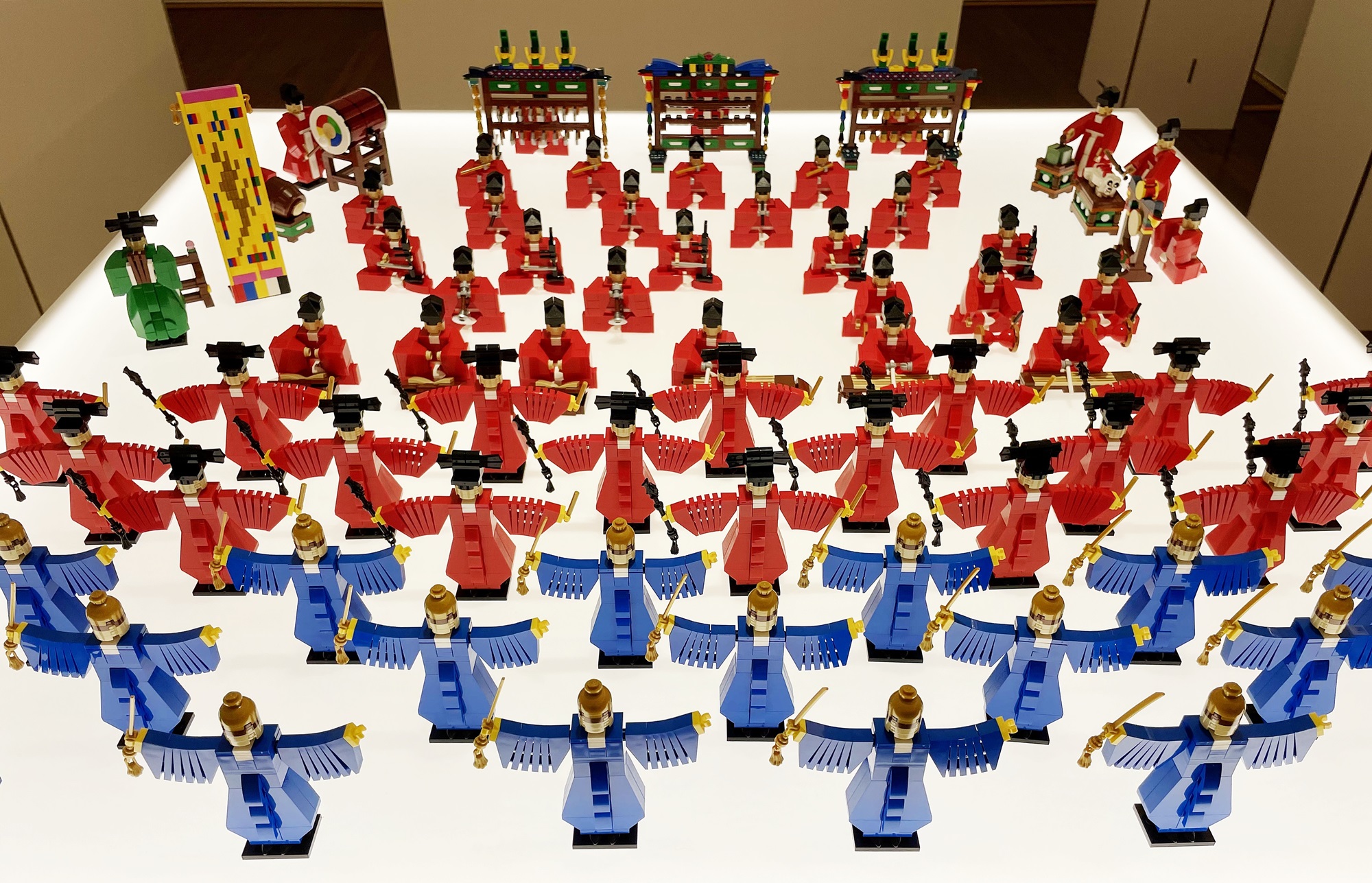Une reproduction en Lego du rituel musical célébrant les rois et reines de la dynastie Joseon, le Jongmyo Jeryeak.