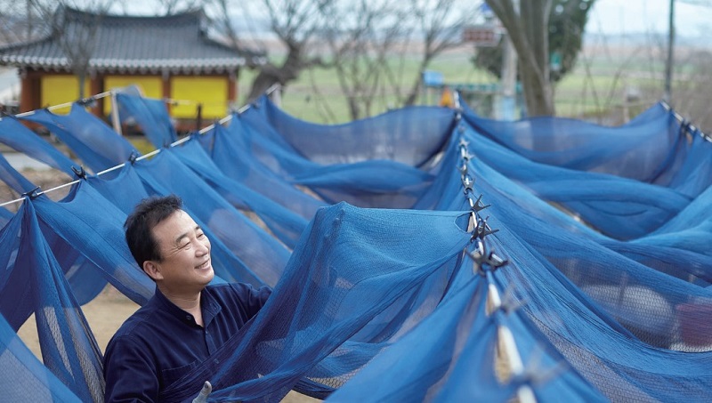 Naturally dyed fabrics with different colors