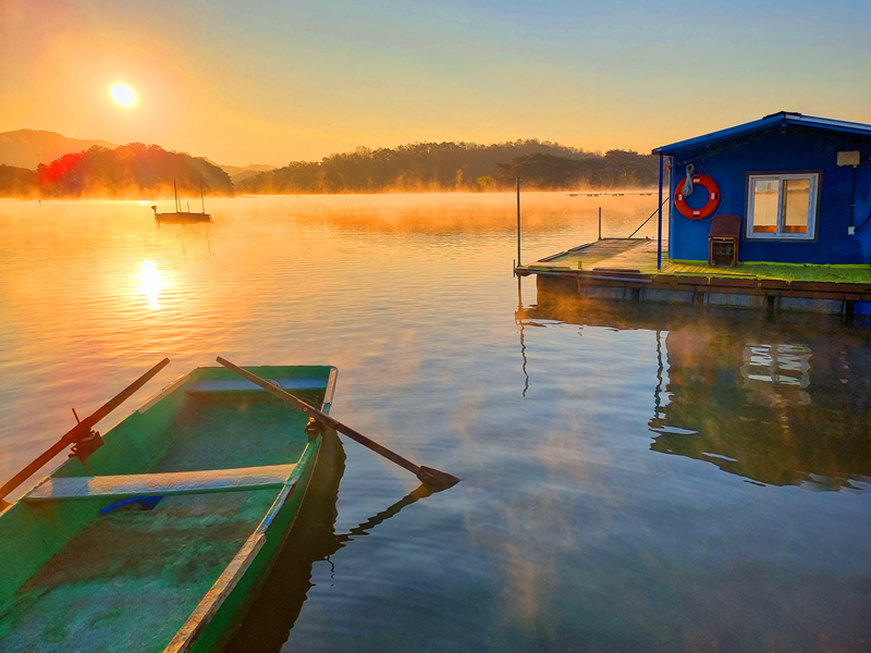 La photo intitulée « The Reflection of Lights » de Cheon Eun-hui est l'œuvre gagnante d'un concours de photos sur smarphone organisé en novembre 2022 par la ville d'Anseong. © Office du tourisme de Gyeonggi 