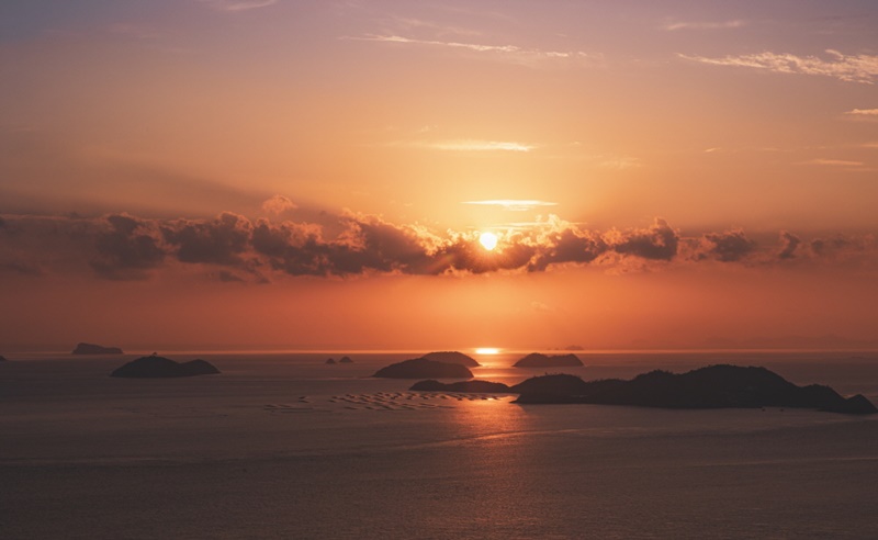 Coucher de soleil depuis le neuvième étage de l'observatoire du village de Ttanggeut à Haenam, dans la province de Jeolla du Sud © Travie 