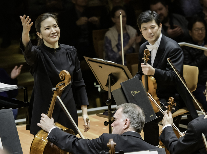 La cheffe d’orchestre Eun Sun Kim à la fin de son concert à l’Orchestre philharmonique de Berlin, le 20 avril 2024. © Compte Facebook de l’Orchestre philharmonique de Berlin