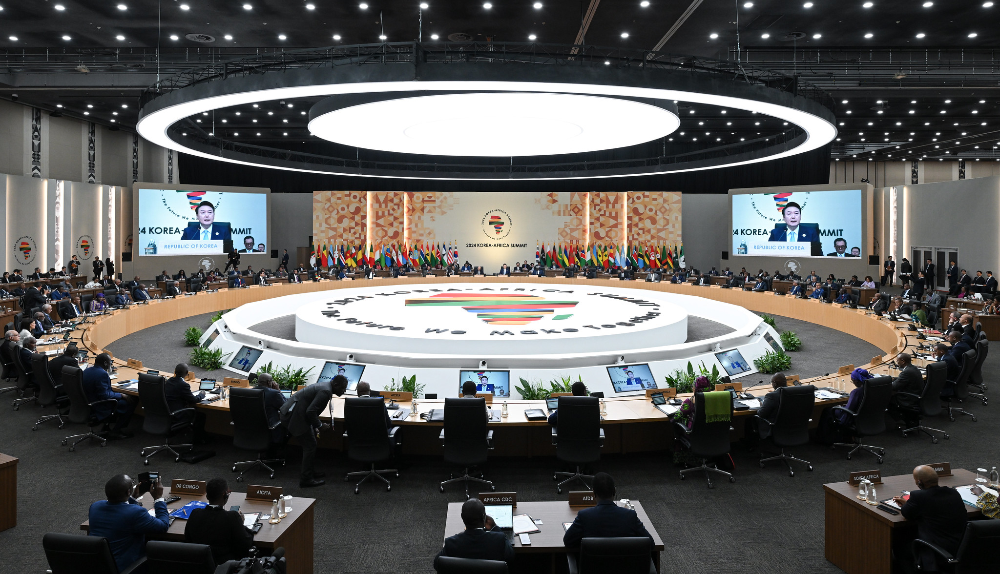 La première session du sommet Corée-Afrique se déroule au centre de conventions Kintex, à Goyang, près de Séoul, le 4 mai 2024. © Kang Min-seok / Bureau présidentiel