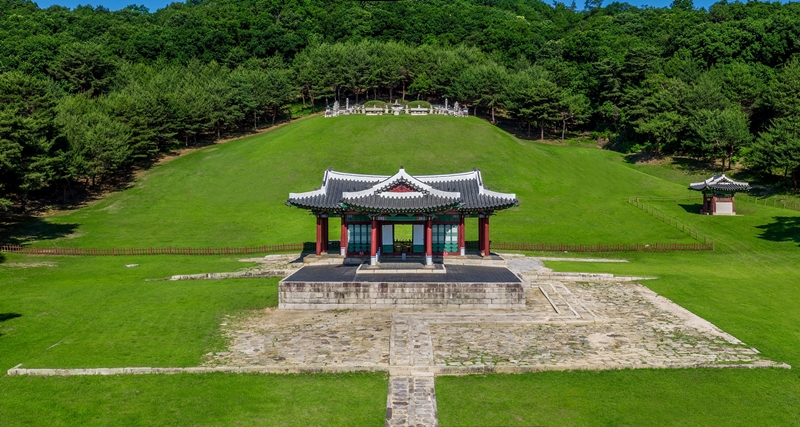 Sungneung, l’une des neuf tombes de l’ensemble de tombeaux Donggureung, à Guri, dans la province du Gyeonggi. © Centre des palais royaux et des tombes 