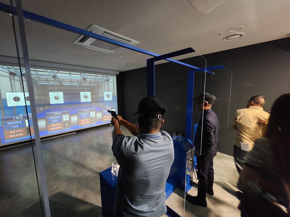 Une séance de simulation de tir au musée national de la police. © Korean National Police Museum