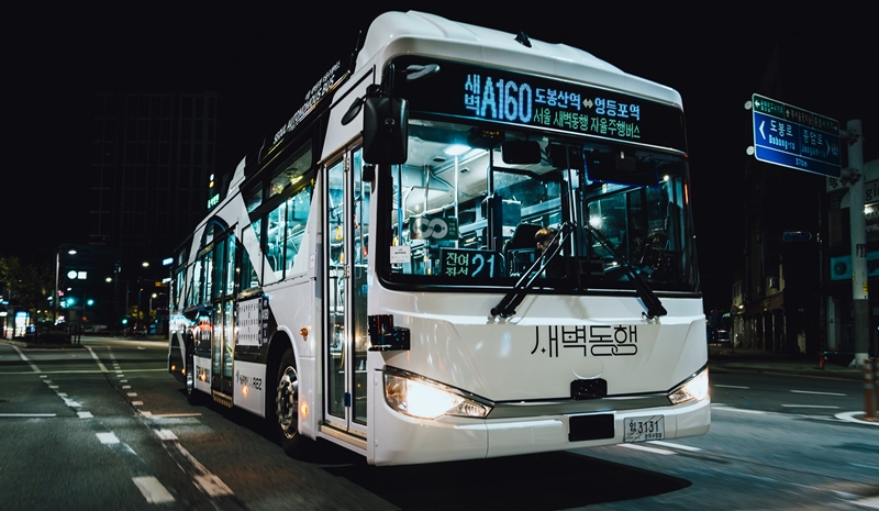 Un bus autonome de la ligne reliant Dobongsan et Yeongdeungpo dès 3h30 du matin. © Ville de Séoul